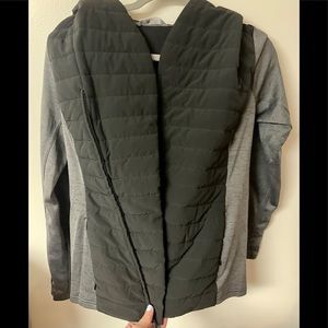 NWT lightweight North Face jacket with puffer hood